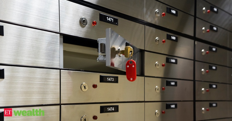 Can bank remove contents from your locker due to non-payment of locker rent?