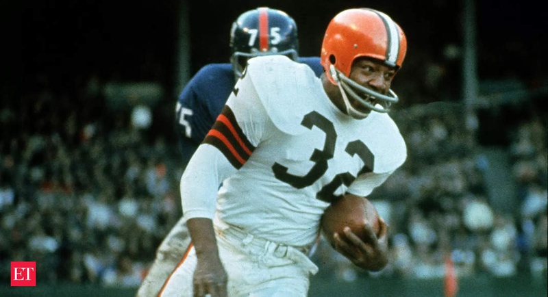 Jim Brown — Legendary footballer, civil rights activist, and actor passes away at 87